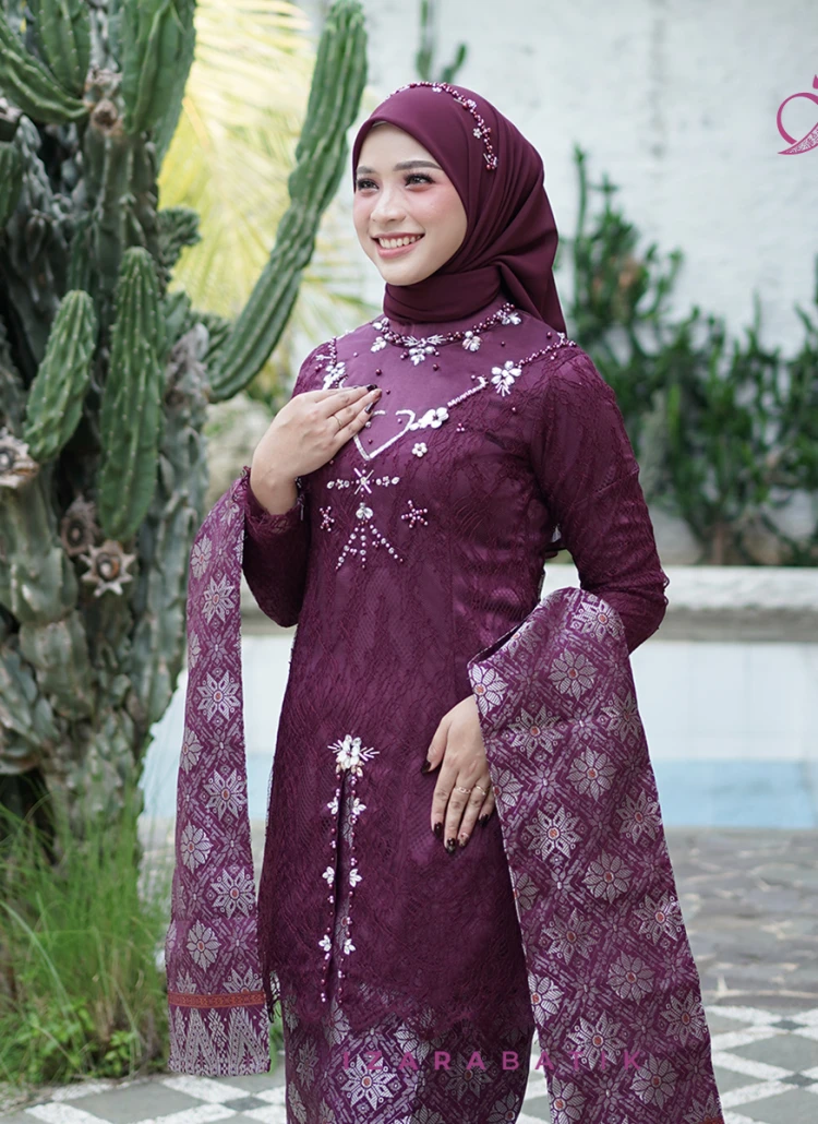 KEBAYA BURGUNDY