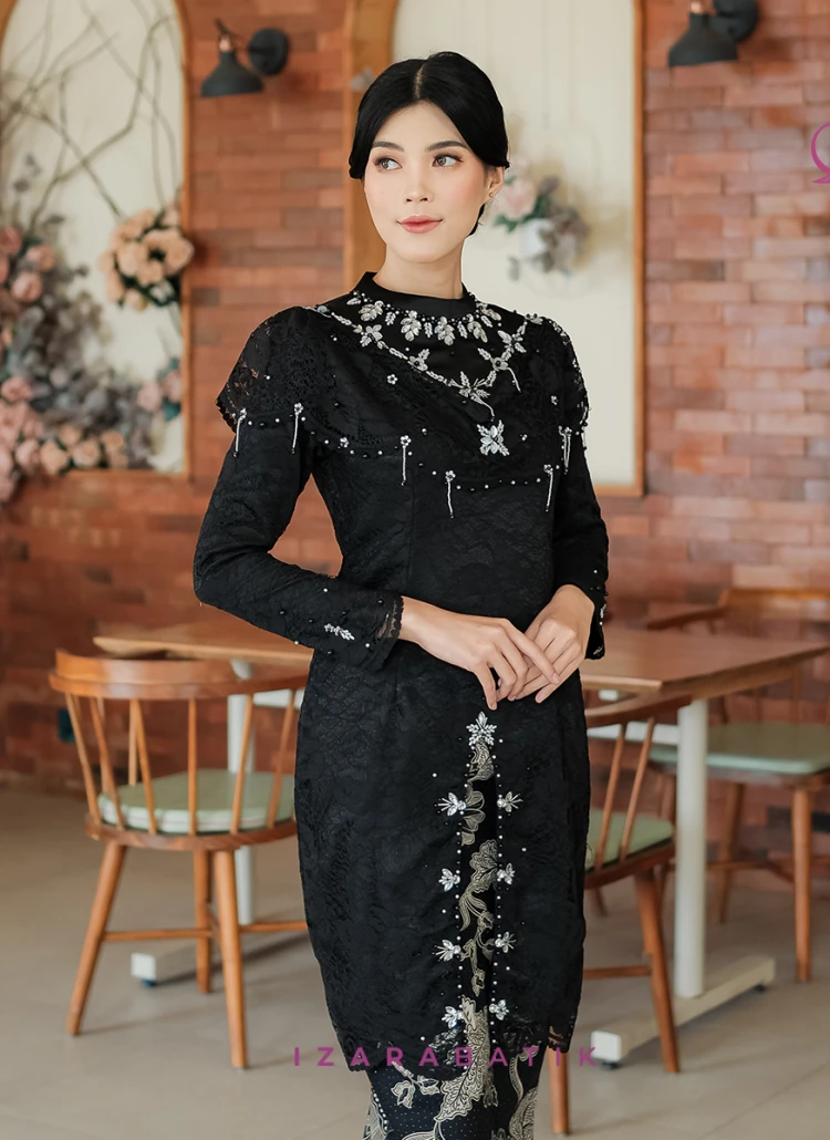 ATASAN KEBAYA HITAM