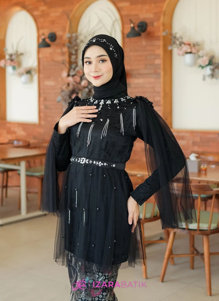 ATASAN KEBAYA HITAM